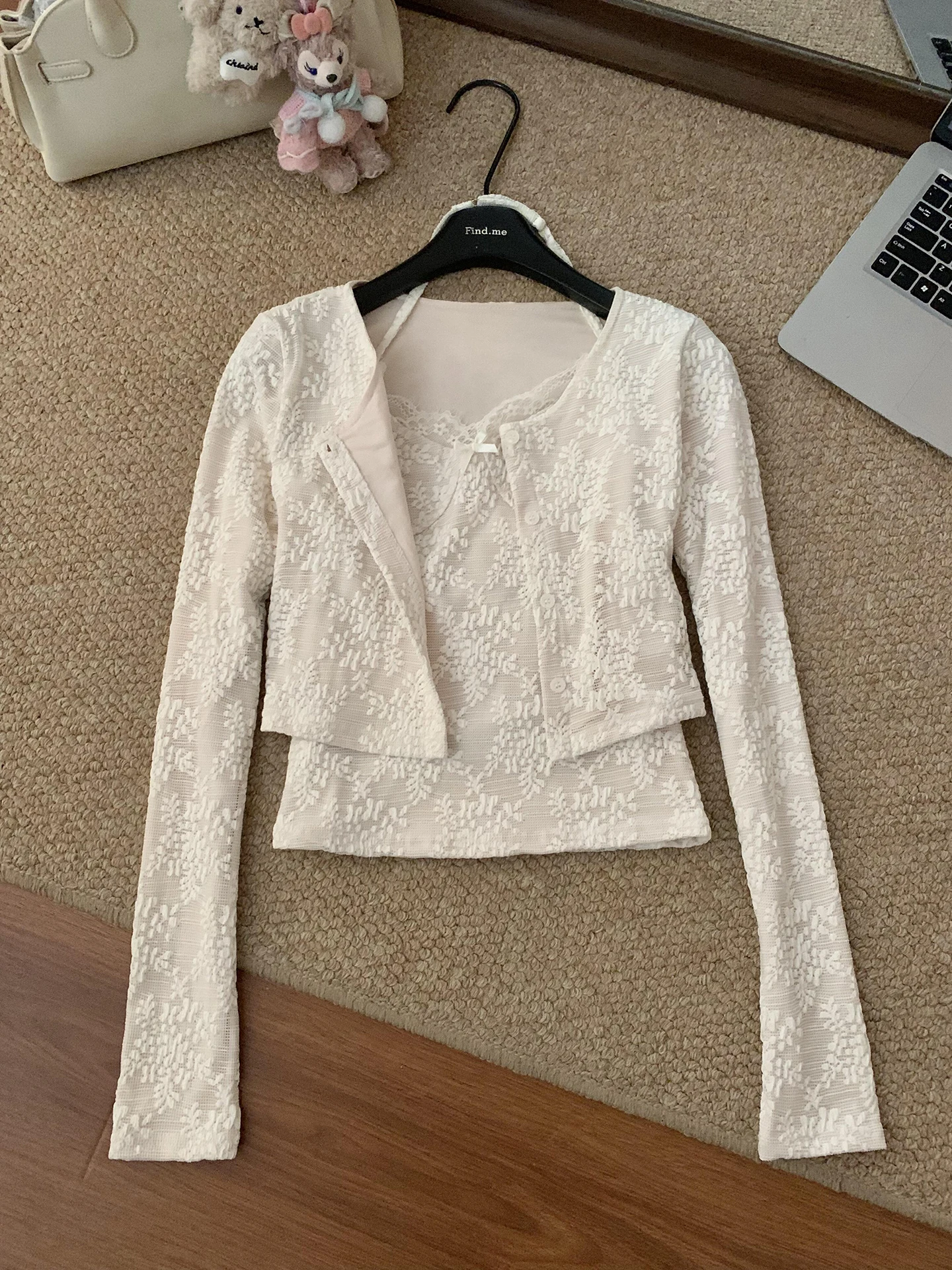 Корейский модный комплект из двух предметов: кардиган с длинными рукавами и кружевными вставками, жилет и топ для женщин, весенняя новинка
Корейский модный комплект из двух предметов: кардиган с длинными рукавами и кружевными вставками, жилет и топ для женщин, весенняя новинка