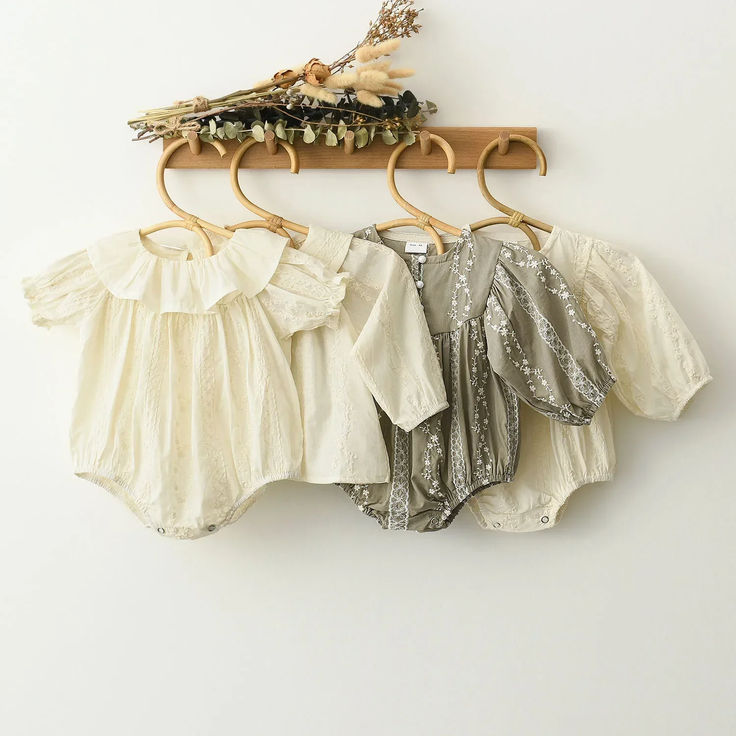 Infant Baby Girl Romper Ivory Gray Cotton Lace Long Sleeve Newborn Rompers Baby Onepiece Fashion Baby Girl Clothing
Infant Baby Girl Romper Ivory Gray Cotton Lace Long Sleeve Newborn Rompers Baby Onepiece Fashion Baby Girl Clothing