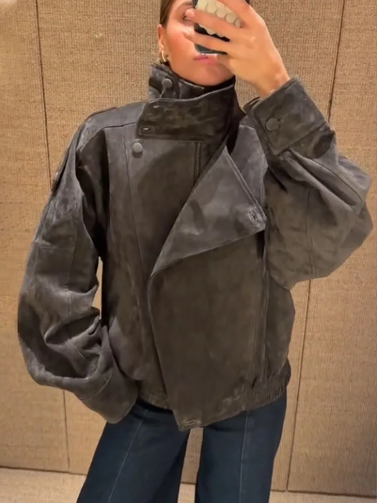 Женские модные куртки HH с отложным воротником, однотонные, с длинными рукавами, карманами, на пуговицах и молнии, зимние, в стиле High Street, свободного кроя
Женские модные куртки HH с отложным воротником, однотонные, с длинными рукавами, карманами, на пуговицах и молнии, зимние, в стиле High Street, свободного кроя