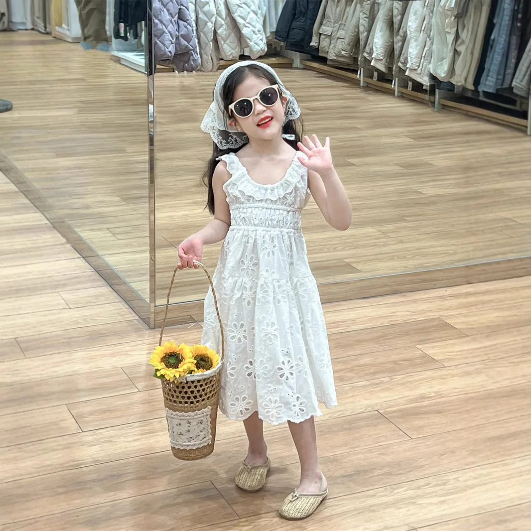 2025 Summer New Korean Version of Children's Clothing Girls' Vacation Style Back Hollow Flower Hollow Split Skirt
2025 Summer New Korean Version of Children's Clothing Girls' Vacation Style Back Hollow Flower Hollow Split Skirt
