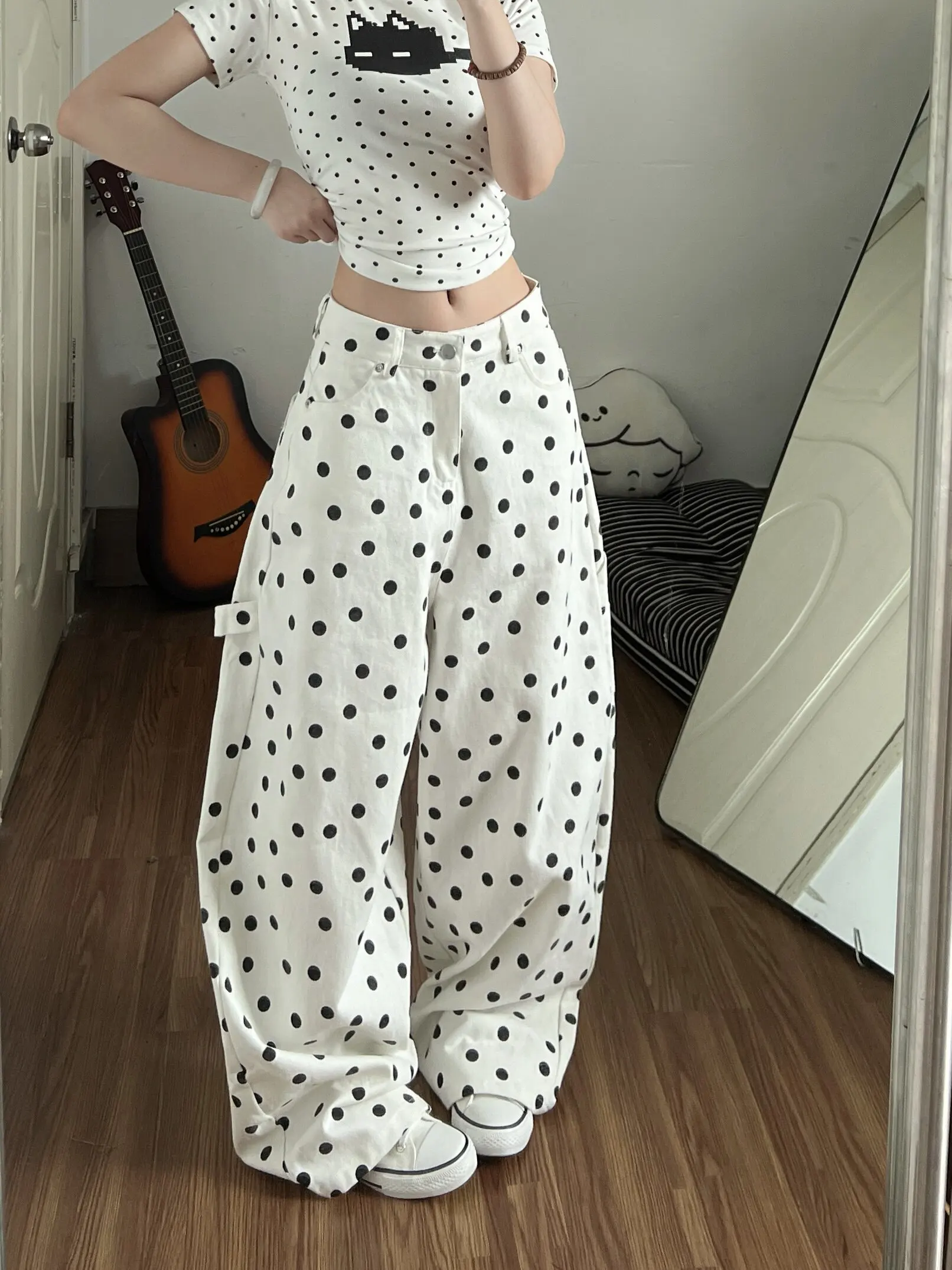 White Polka Dot Knife Denim Jeans Women's Spring Summer New Love Heart Pocket Design Washed Wide Leg Long Pants
White Polka Dot Knife Denim Jeans Women's Spring Summer New Love Heart Pocket Design Washed Wide Leg Long Pants
