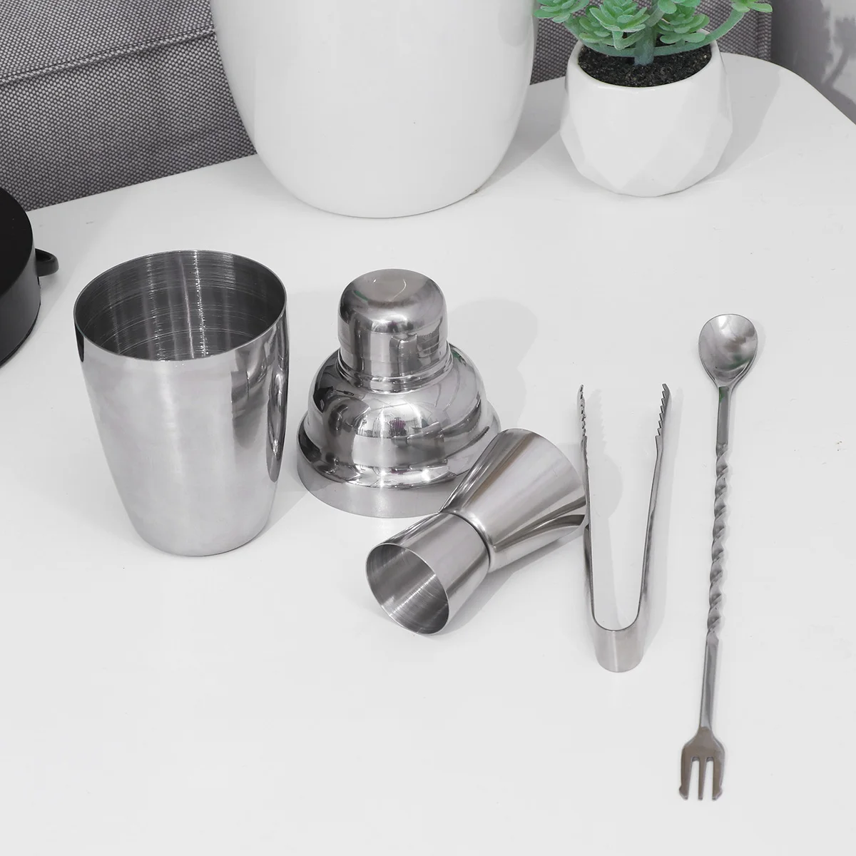 4pcs Cocktail Shaker Kit Stainless Steel Bartender Tools Drink Mixer Set Blender Martini Party Bar Utensils Gifts
4pcs Cocktail Shaker Kit Stainless Steel Bartender Tools Drink Mixer Set Blender Martini Party Bar Utensils Gifts