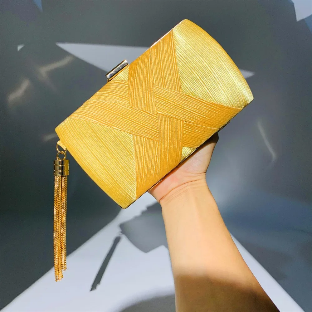 Fashion Luxury Silk Fabric Dinner Handbag Tassel Elegant Evening Banquet Bag Square Hand Hold Bridal Clutch Bag Woman Irls
Fashion Luxury Silk Fabric Dinner Handbag Tassel Elegant Evening Banquet Bag Square Hand Hold Bridal Clutch Bag Woman Irls