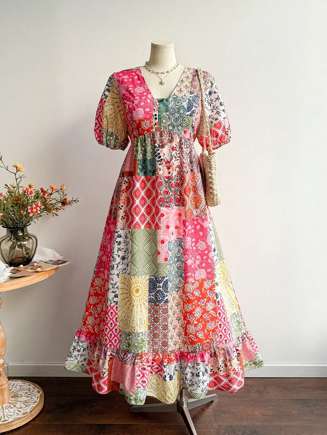 Bohemian Patchwork Puff Sleeve Maxi Dress with Ruffles, Loose Fit
Bohemian Patchwork Puff Sleeve Maxi Dress with Ruffles, Loose Fit