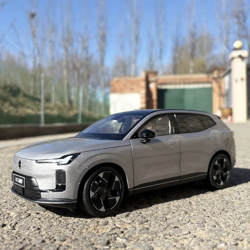 Масштабная модель 1:18, Volvo Asia, Volvo XC70 2026, литая модель автомобиля для демонстрации, подарков и коллекций
Масштабная модель 1:18, Volvo Asia, Volvo XC70 2026, литая модель автомобиля для демонстрации, подарков и коллекций