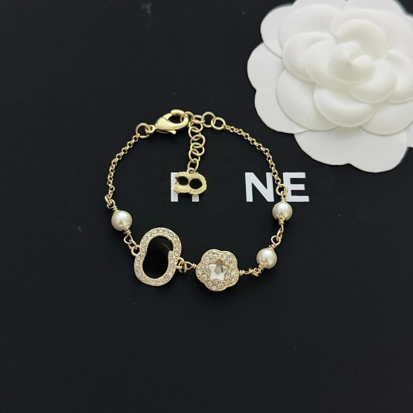 25P new star diamond grass pearl bracelet women's light luxury fashion diamond temperament jewelry wholesale
25P new star diamond grass pearl bracelet women's light luxury fashion diamond temperament jewelry wholesale