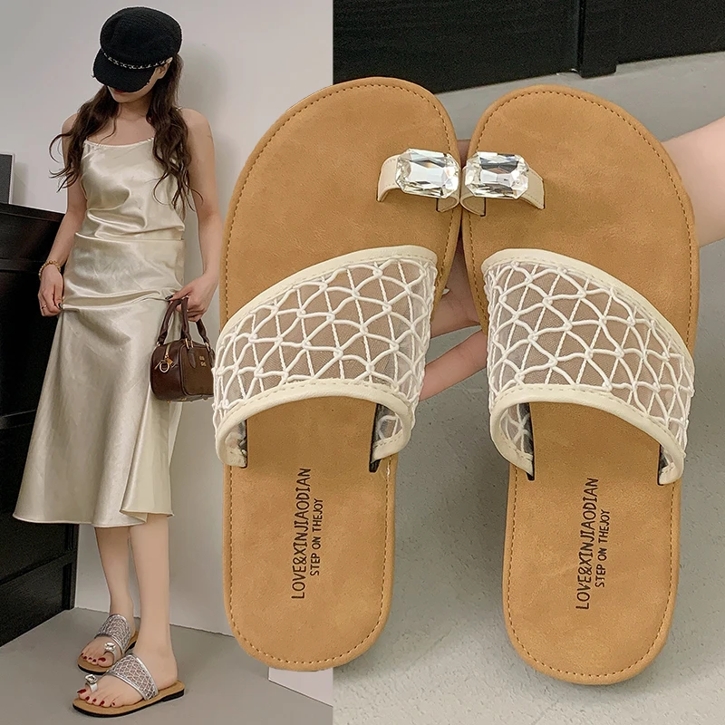 The New Summer 2025 Stylish and Versatile Flat-bottomed Breathable Beach Flip-flops for Women with A Unique Hollowed-out Design
The New Summer 2025 Stylish and Versatile Flat-bottomed Breathable Beach Flip-flops for Women with A Unique Hollowed-out Design