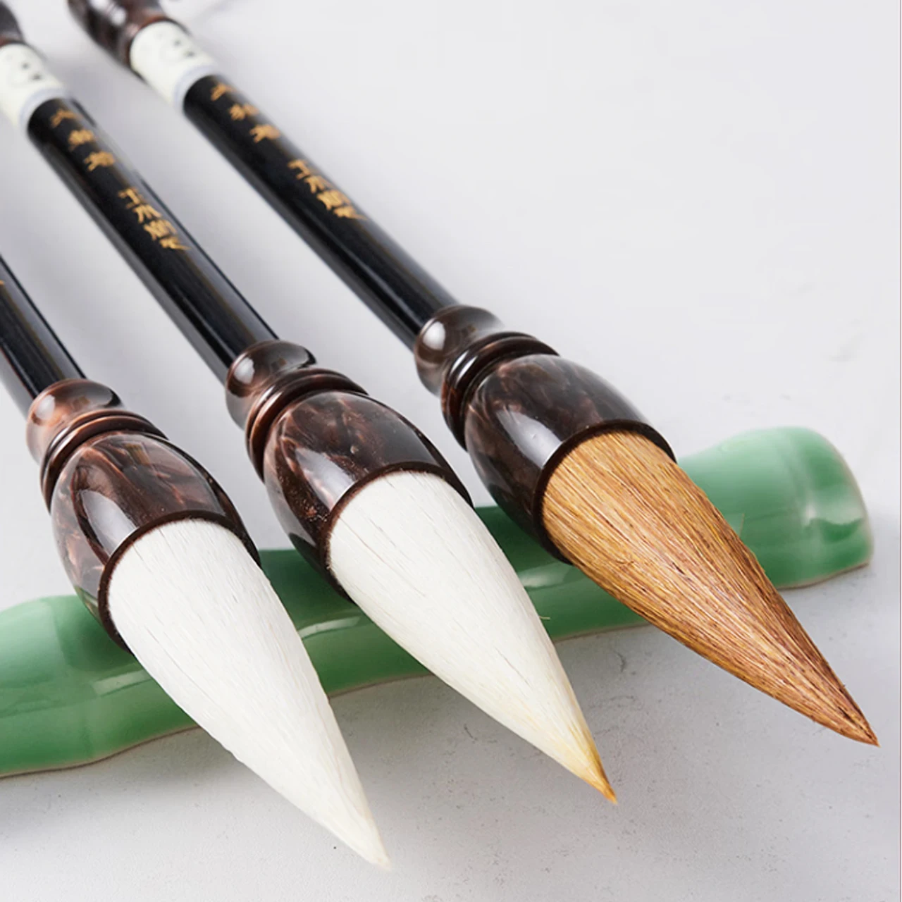 Traditional Chinese Painting Brush Mixture Goat Weasel hair Writing Brush Artist Art Supplies
Traditional Chinese Painting Brush Mixture Goat Weasel hair Writing Brush Artist Art Supplies