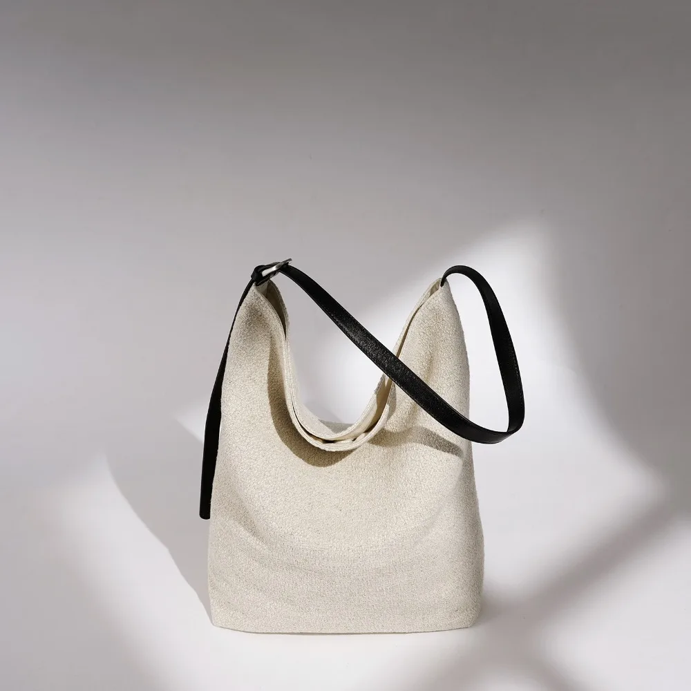 2026 Classic Lazy Bucket Bag Minimalist New Single Shoulder Women's Unique Texture Minimalist and Casual Daily High-Fashion
2026 Classic Lazy Bucket Bag Minimalist New Single Shoulder Women's Unique Texture Minimalist and Casual Daily High-Fashion