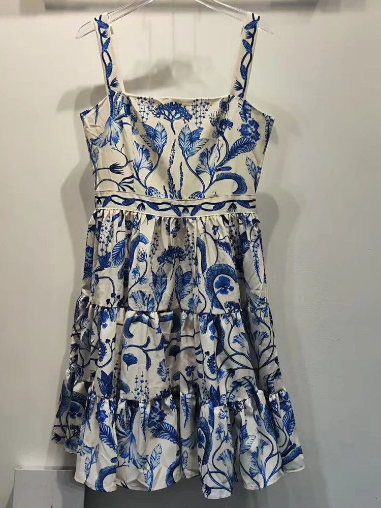 2025 summer women's new blue print design waist light luxury dress temperament sexy word collar big swing A suspender skirt.
2025 summer women's new blue print design waist light luxury dress temperament sexy word collar big swing A suspender skirt.