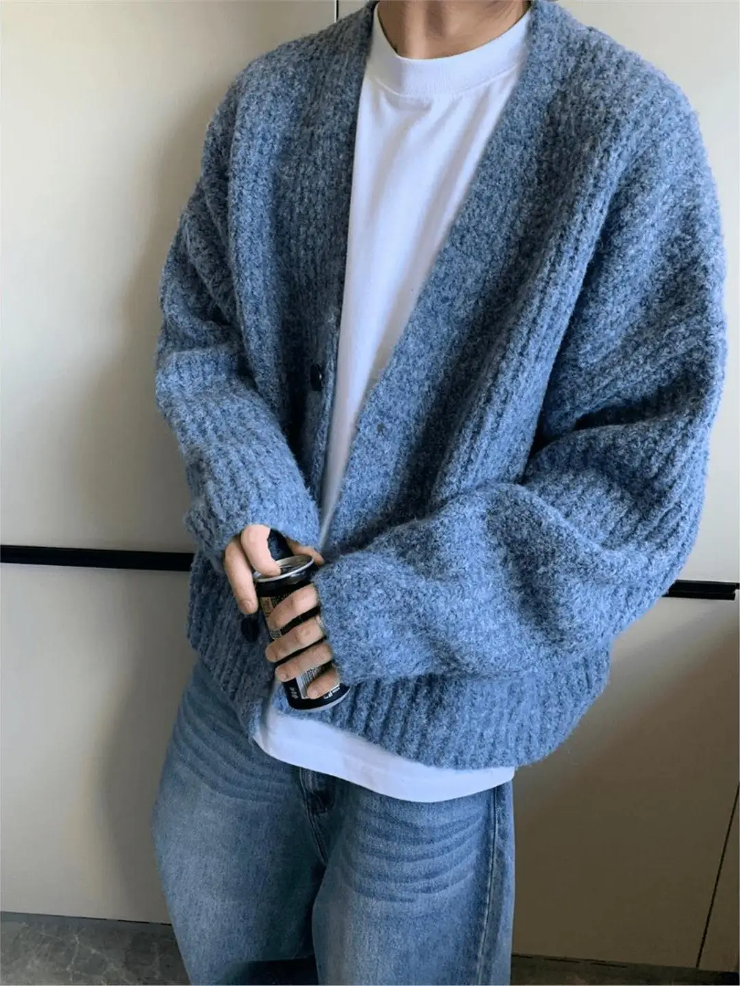 American Retro Blue Open Cardigan Sweater Men's Sle Lazy High-End Feeling Autumn And Winter Cleanfit Warm Knitted Outerwear
American Retro Blue Open Cardigan Sweater Men's Sle Lazy High-End Feeling Autumn And Winter Cleanfit Warm Knitted Outerwear