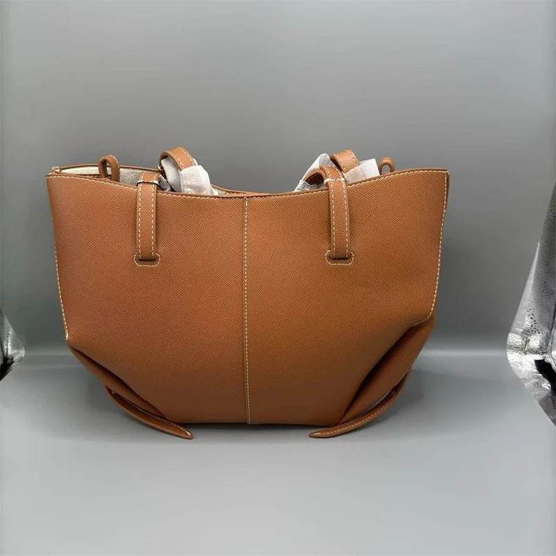 New large-capacity hand-held tote bag, Boling crossbody genuine leather wing bag, commuting single-shoulder crossbody bag
New large-capacity hand-held tote bag, Boling crossbody genuine leather wing bag, commuting single-shoulder crossbody bag