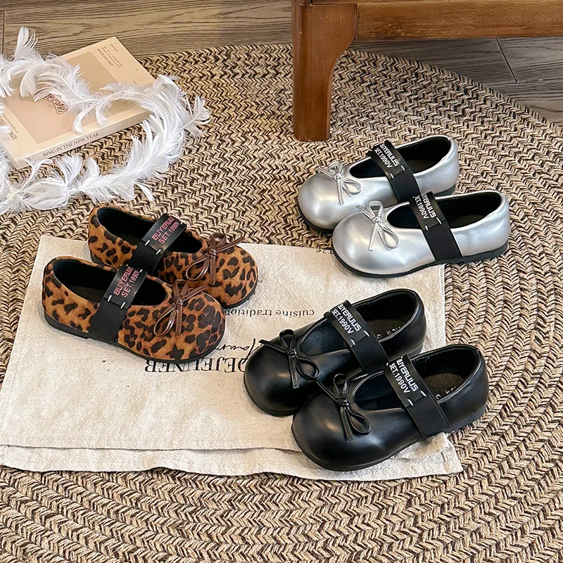 Kids'Casual Shoes PU Leather Solid Color Bow Spring Shoes For Girls Anti-slip Soft Bottom Silver White Shoes Size 26-35
Kids'Casual Shoes PU Leather Solid Color Bow Spring Shoes For Girls Anti-slip Soft Bottom Silver White Shoes Size 26-35