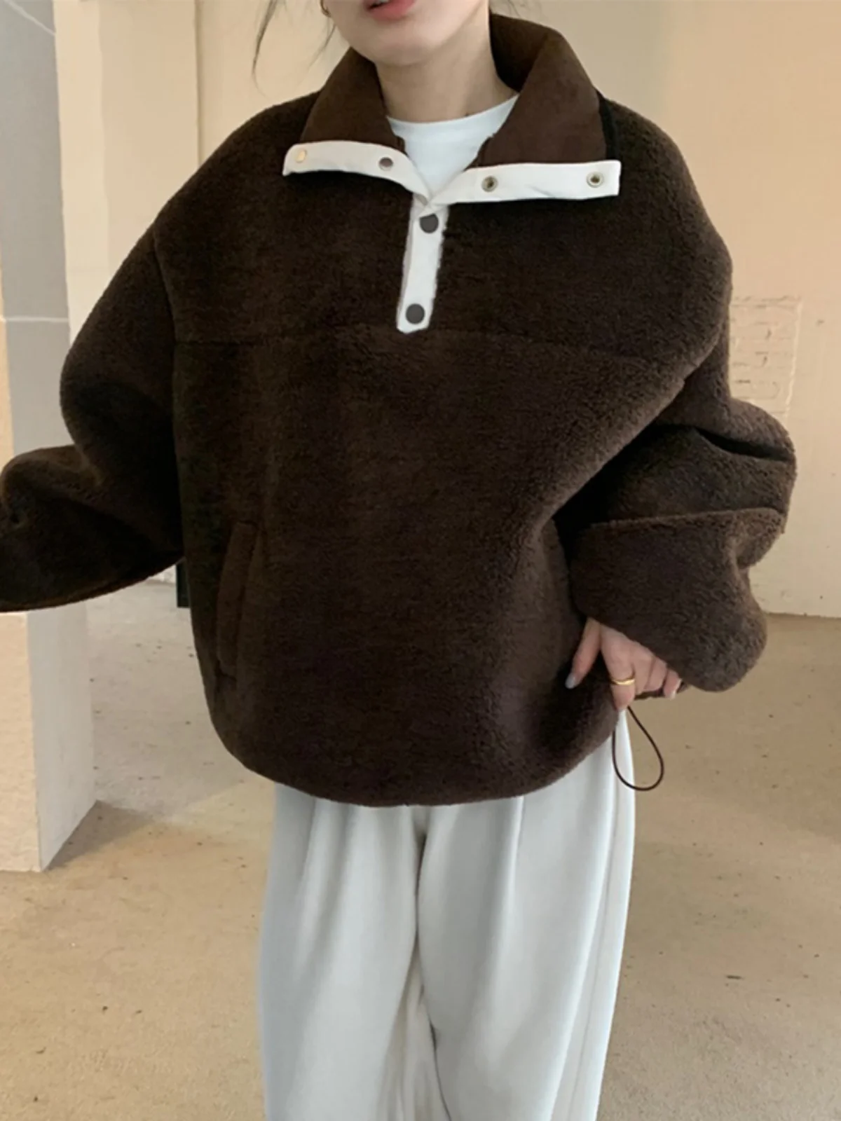 Cafe Brown Lazy Drawstring Color Block Collar Loose Sweatshirt Women's Autumn Winter Design Sense Lamb Velvet Top
Cafe Brown Lazy Drawstring Color Block Collar Loose Sweatshirt Women's Autumn Winter Design Sense Lamb Velvet Top