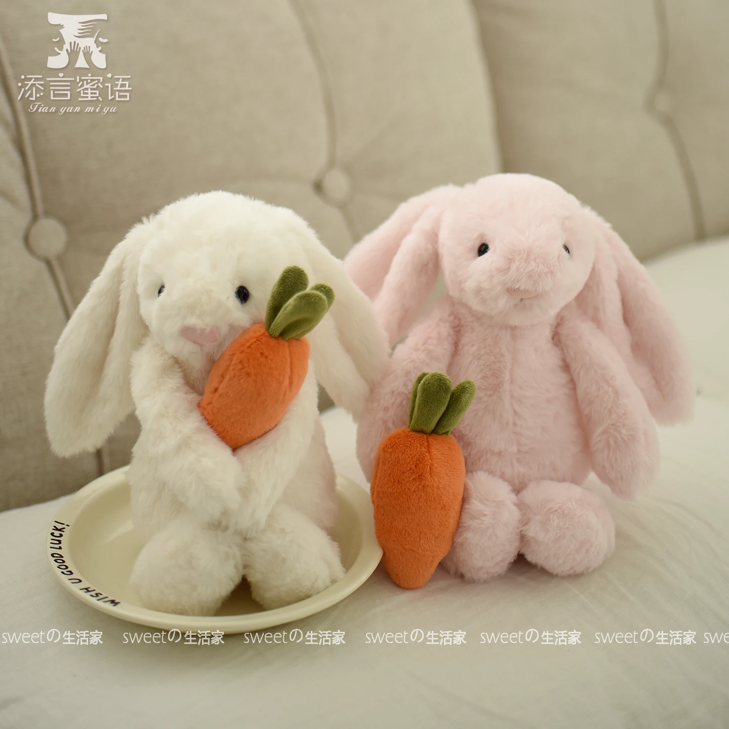 Jellycat держит морковку Бонни Кролик Цветочные уши Плюшевые игрушки Кролик Мягкие куклы Каваи Декор комнаты Игрушка Мягкая подушка для дивана Подарок
Jellycat держит морковку Бонни Кролик Цветочные уши Плюшевые игрушки Кролик Мягкие куклы Каваи Декор комнаты Игрушка Мягкая подушка для дивана Подарок
