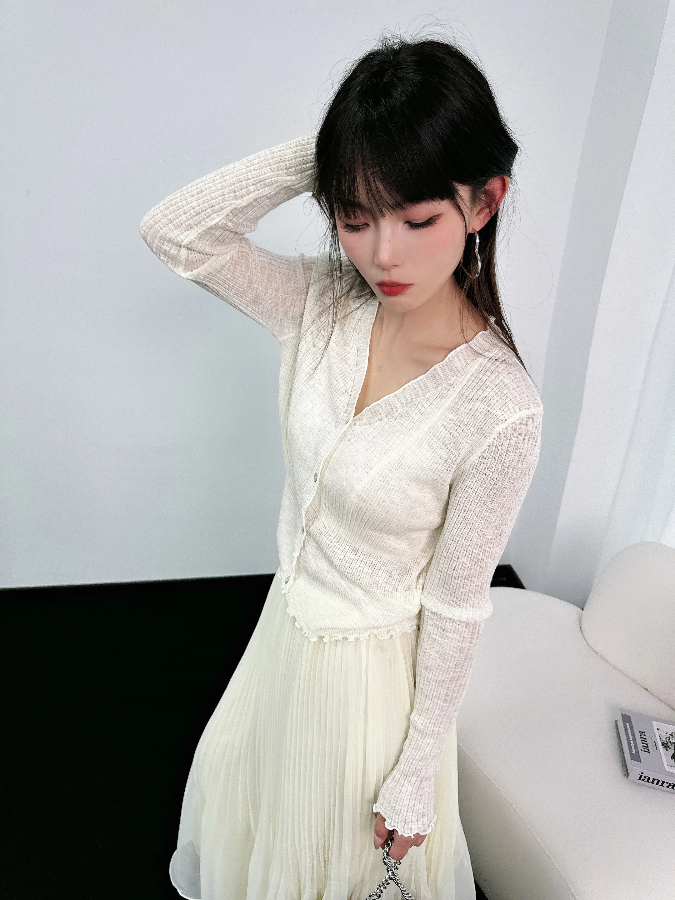 Spring 2026 Women's Slim Fit Long Sleeve V-Neck Lace Trim Knitted Thin Cardigan Green Fiber Regeneration High-End Feel Top
Spring 2026 Women's Slim Fit Long Sleeve V-Neck Lace Trim Knitted Thin Cardigan Green Fiber Regeneration High-End Feel Top