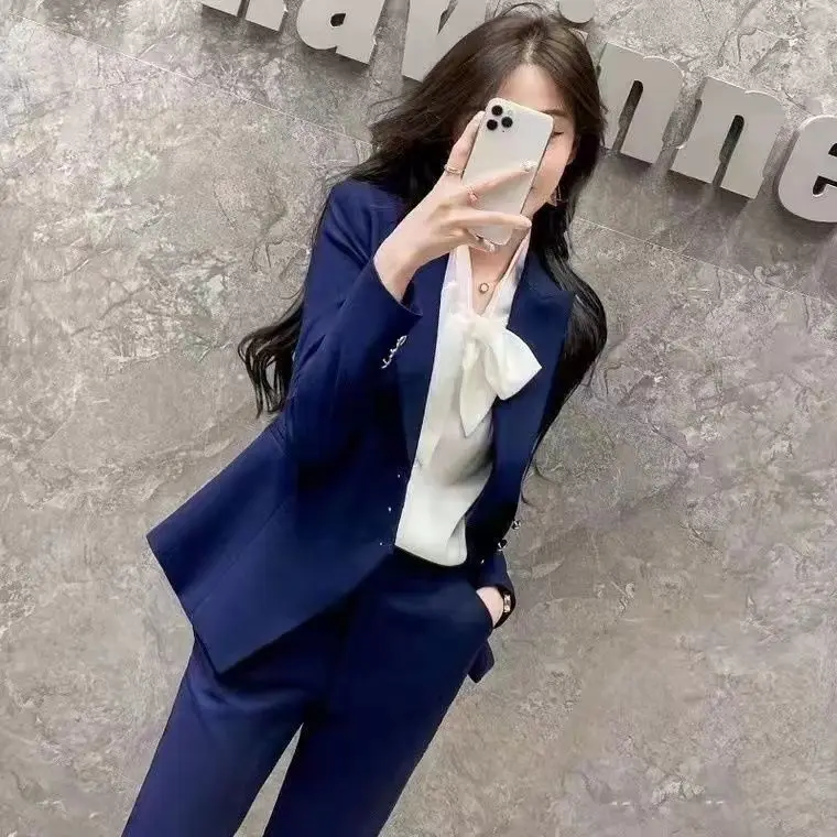 Designer Tailored Suit Women's Unique Cut Blazer Set Solid Color Professional Attire for Work
Designer Tailored Suit Women's Unique Cut Blazer Set Solid Color Professional Attire for Work