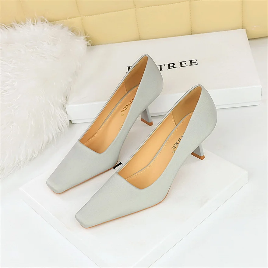 Style Minimalist High Heels Satin Shallow Cut Square Toe Women's Shoes Professional OL Versatile High Heels Single Shoes
Style Minimalist High Heels Satin Shallow Cut Square Toe Women's Shoes Professional OL Versatile High Heels Single Shoes