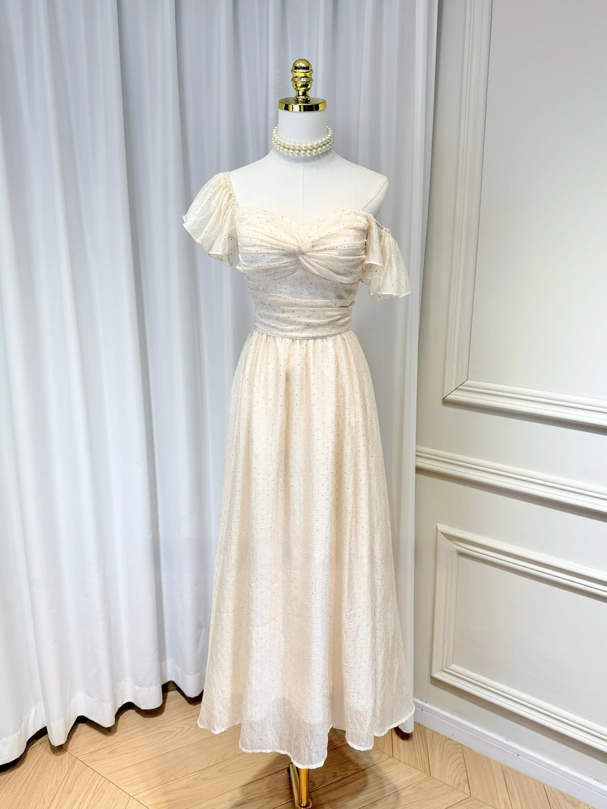 Ele High-Waisted Maxi Dr with Embellied One-oulder Design Heavy Beading Sa Chest Pad Wrap Waist Long Skirt
Ele High-Waisted Maxi Dr with Embellied One-oulder Design Heavy Beading Sa Chest Pad Wrap Waist Long Skirt