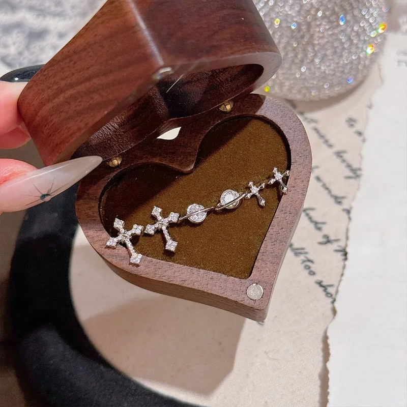 Cross Ring Star Earrings Simple Niche Exquisite Temperament Versatile Three-piece Earrings Light Luxury Premium Earrings
Cross Ring Star Earrings Simple Niche Exquisite Temperament Versatile Three-piece Earrings Light Luxury Premium Earrings