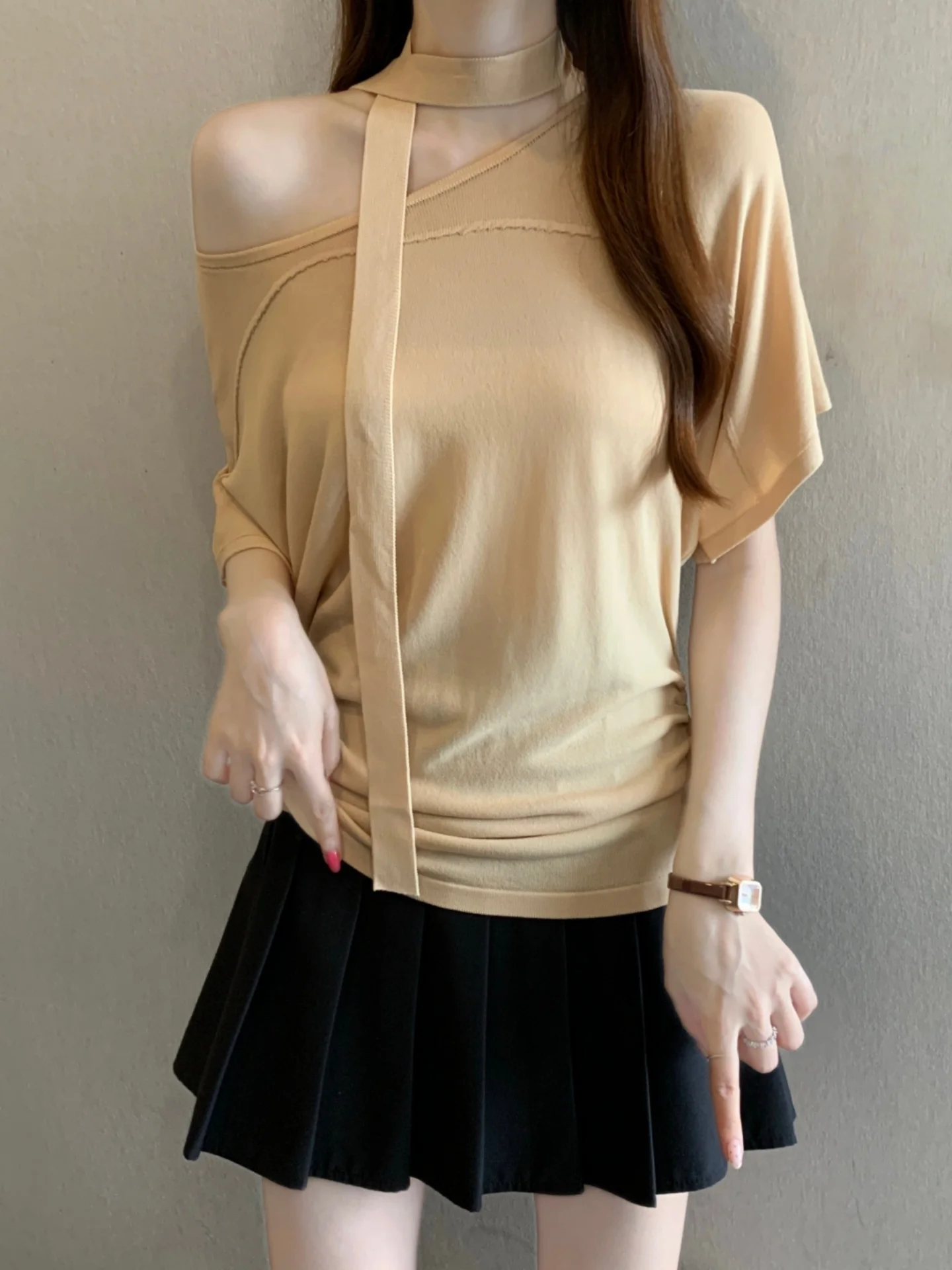 Slimming Ice Silk T-Shirt Women's Summer Large Size Short Sleeve Waist-Cinching Shoulder Bared Diagonal Collar Top
Slimming Ice Silk T-Shirt Women's Summer Large Size Short Sleeve Waist-Cinching Shoulder Bared Diagonal Collar Top