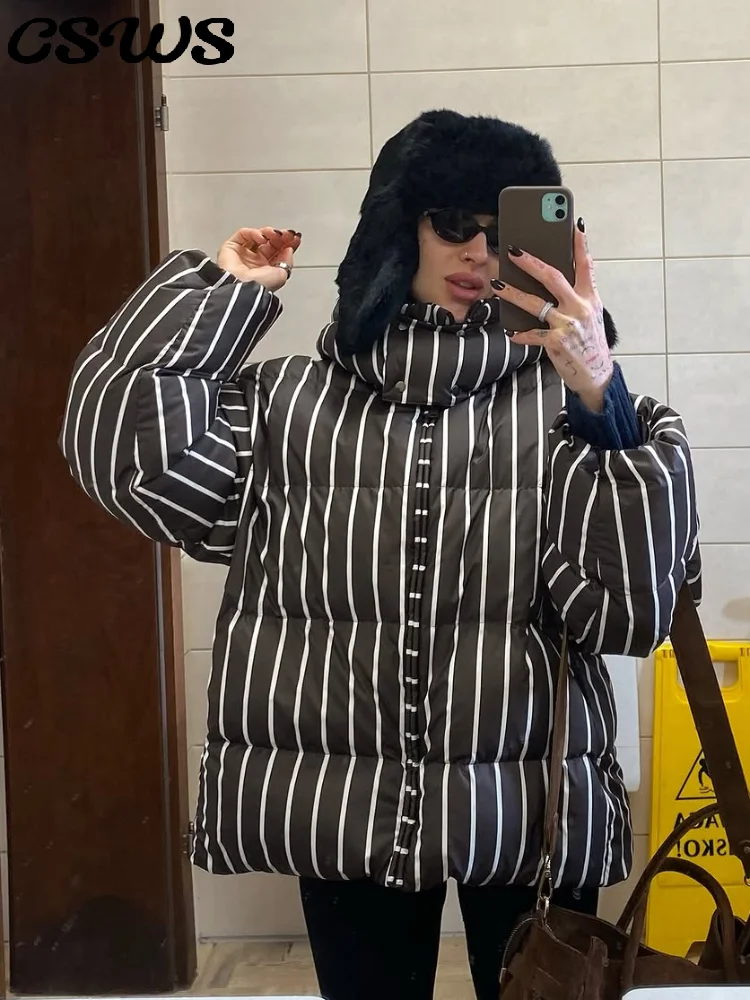 Striped Quilted Cotton Coats Women Hat Full Sleeve Single Breasted Pockets Jackets 2025 Autumn Winter Thicken Warm Outwears Lady
Striped Quilted Cotton Coats Women Hat Full Sleeve Single Breasted Pockets Jackets 2025 Autumn Winter Thicken Warm Outwears Lady