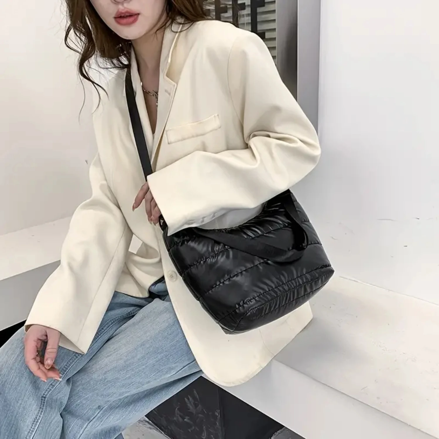 Stylish Lightweight Cotton Padded Bag - Trendy Fashion Shoulder Bag with Adjustable Strap, Perfect for Everyday Use
Stylish Lightweight Cotton Padded Bag - Trendy Fashion Shoulder Bag with Adjustable Strap, Perfect for Everyday Use