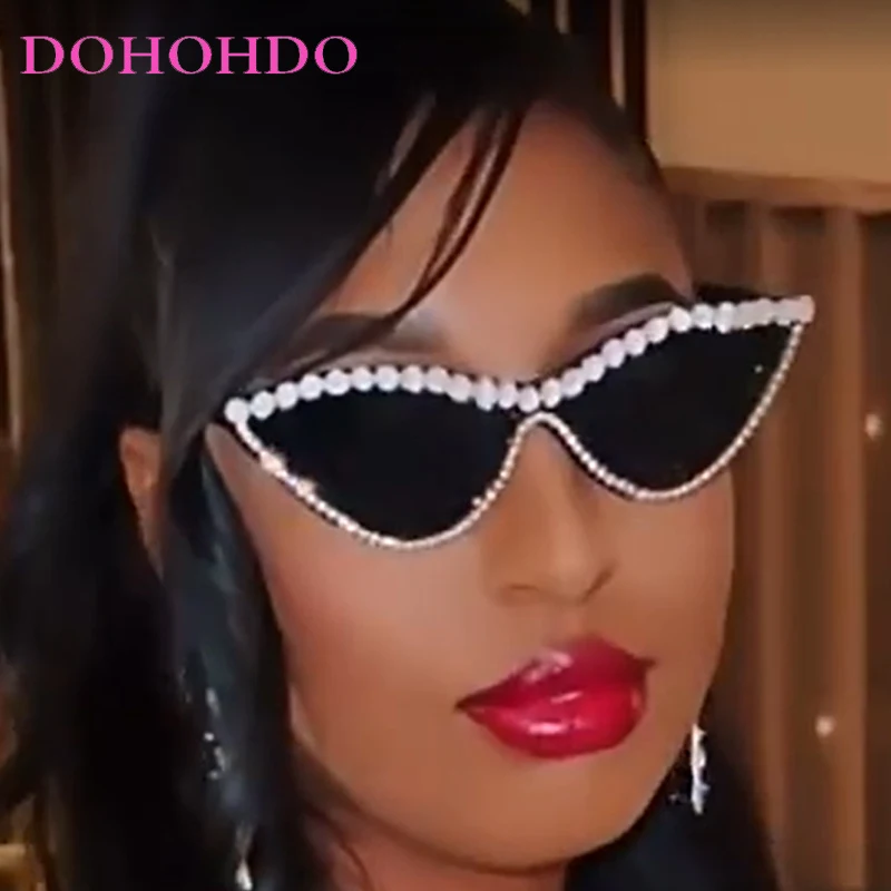 Luxury Brand Design Rhinestone Cat Eye Fashion Women Men Sunglasses Party Travel Street Photography Popular Eyewear Lentes UV400
Luxury Brand Design Rhinestone Cat Eye Fashion Women Men Sunglasses Party Travel Street Photography Popular Eyewear Lentes UV400