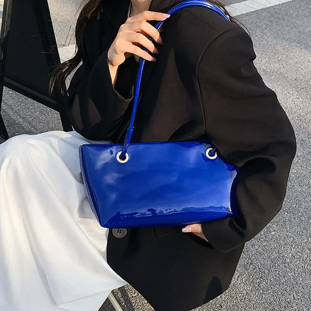 Elegant Patent Leather Shoulder Bag Smooth Sweet Korean Style Underarm Bag Large Capacity Solid Color Commuting Tote Bag Daily 
Elegant Patent Leather Shoulder Bag Smooth Sweet Korean Style Underarm Bag Large Capacity Solid Color Commuting Tote Bag Daily