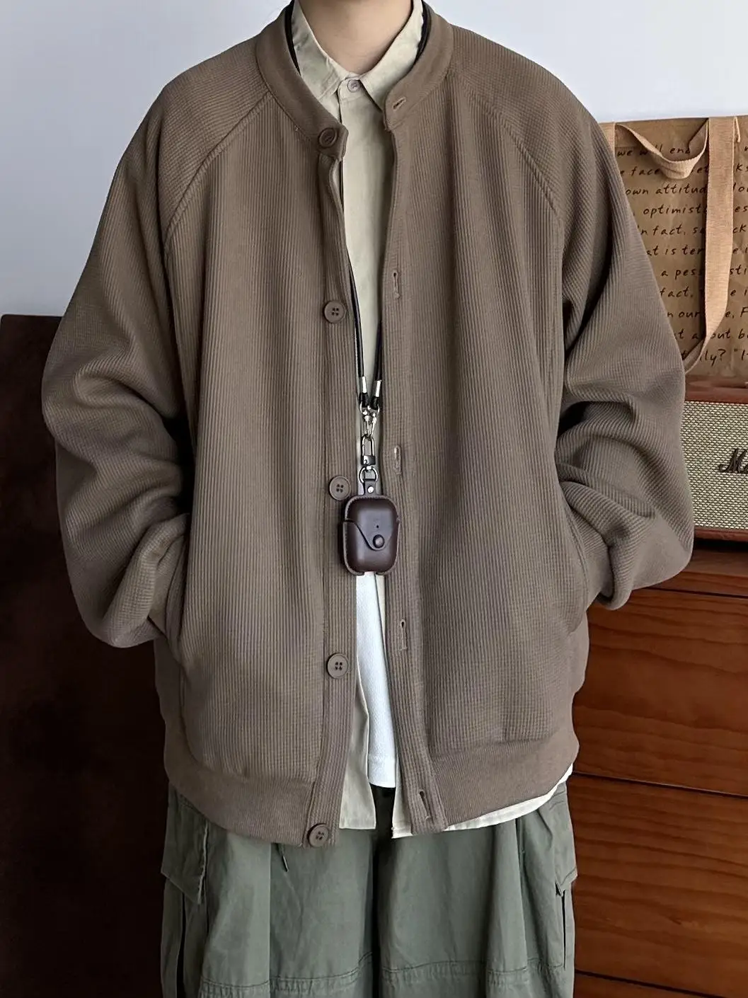 Loose Fit Pure Color Wfle Pattern Jaet Men's Retro y Sle Casual Loose Sensation Neutral Wind Outerwear Top
Loose Fit Pure Color Wfle Pattern Jaet Men's Retro y Sle Casual Loose Sensation Neutral Wind Outerwear Top