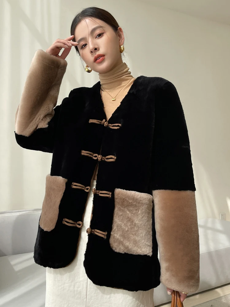 High-end Luxury Merino Sheep Fur Furry Jackets Women Simple Contrast Design V-neck Vintage Winter Genuine Leather Real Fur Coat
High-end Luxury Merino Sheep Fur Furry Jackets Women Simple Contrast Design V-neck Vintage Winter Genuine Leather Real Fur Coat