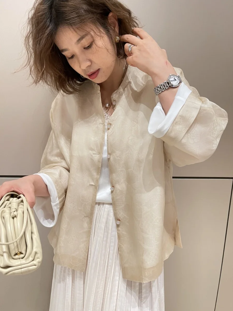 Новая китайская шелковая атласная летняя блузка для женщин больших размеров: роскошная и изысканная, с длинным рукавом, с принтом, повседневная.
Новая китайская шелковая атласная летняя блузка для женщин больших размеров: роскошная и изысканная, с длинным рукавом, с принтом, повседневная.