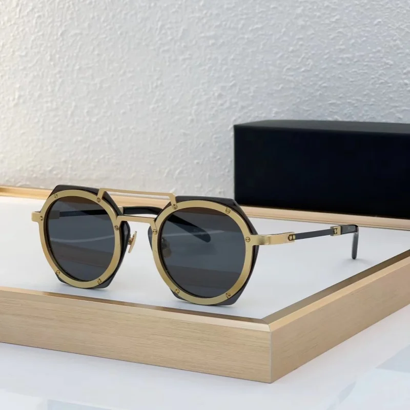 2006 brand design fashion polygonal metal sunglasses, mechanical, men and women glasses classic luxury driving trip UV400
2006 brand design fashion polygonal metal sunglasses, mechanical, men and women glasses classic luxury driving trip UV400