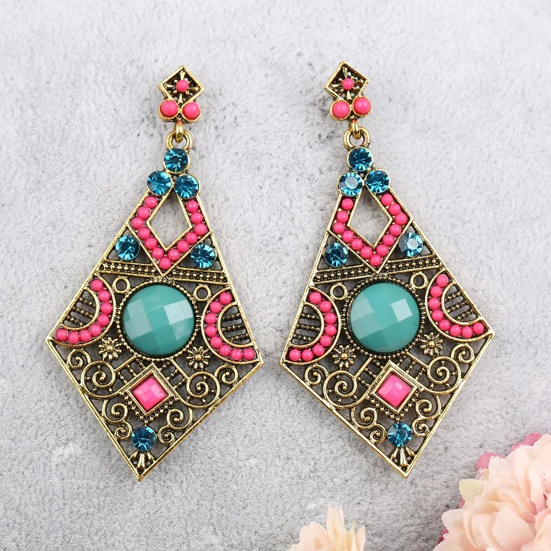 Aesthetic Jewelry Wholesale Vintage Antique Bronze Boho Ethnic Long Blue Resin Stone Floral Dangle Pendant Earrings for Women
Aesthetic Jewelry Wholesale Vintage Antique Bronze Boho Ethnic Long Blue Resin Stone Floral Dangle Pendant Earrings for Women