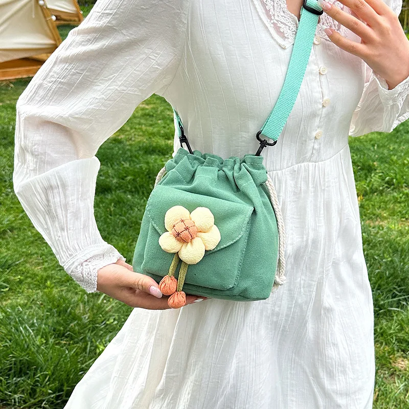 Women's Crossbody Bag 2024 New Canvas Fresh Drawstring Flower Water Bucket Soft Casual Lightweight Shoulder Bag
Women's Crossbody Bag 2024 New Canvas Fresh Drawstring Flower Water Bucket Soft Casual Lightweight Shoulder Bag
