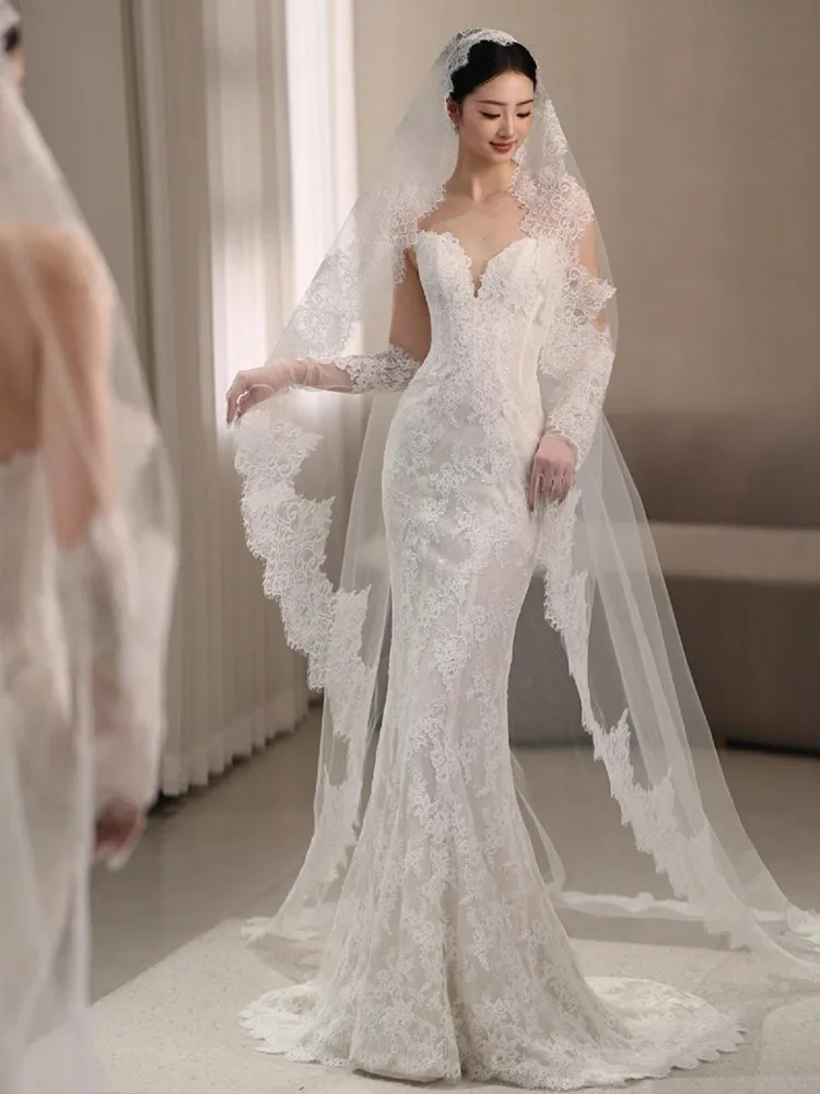 Strapless light and simple lace chiffon skirt with elegant fishtail style
Strapless light and simple lace chiffon skirt with elegant fishtail style