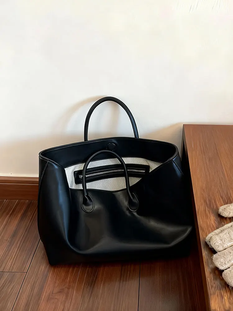 Elegant Black Large Capacity Women's Tote Bag Stylish Handbag Shoulder Bag Trendy Minimalist Design Summer 2026 Fashion
Elegant Black Large Capacity Women's Tote Bag Stylish Handbag Shoulder Bag Trendy Minimalist Design Summer 2026 Fashion