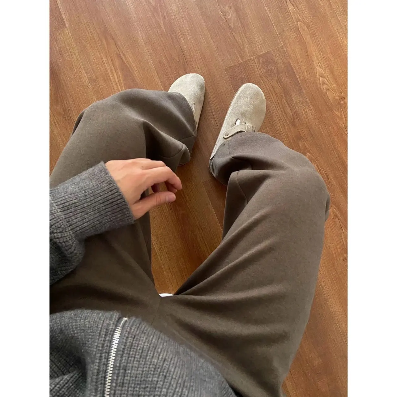 Шерстяные брюки American Sle High Ammage, драпированные, свободного прямого кроя, повседневные, длинные, мягкие, однотонные, из полиэфирного волокна
Шерстяные брюки American Sle High Ammage, драпированные, свободного прямого кроя, повседневные, длинные, мягкие, однотонные, из полиэфирного волокна