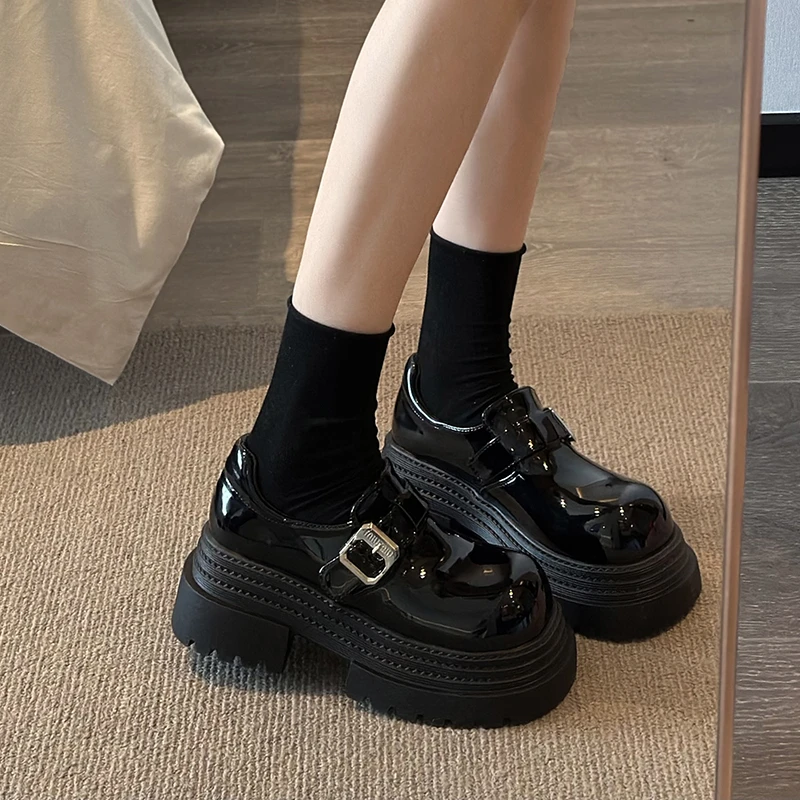 Thick soled small leather shoes women 2025 new spring British style thick heels increase single shoes fashion and comfortable
Thick soled small leather shoes women 2025 new spring British style thick heels increase single shoes fashion and comfortable