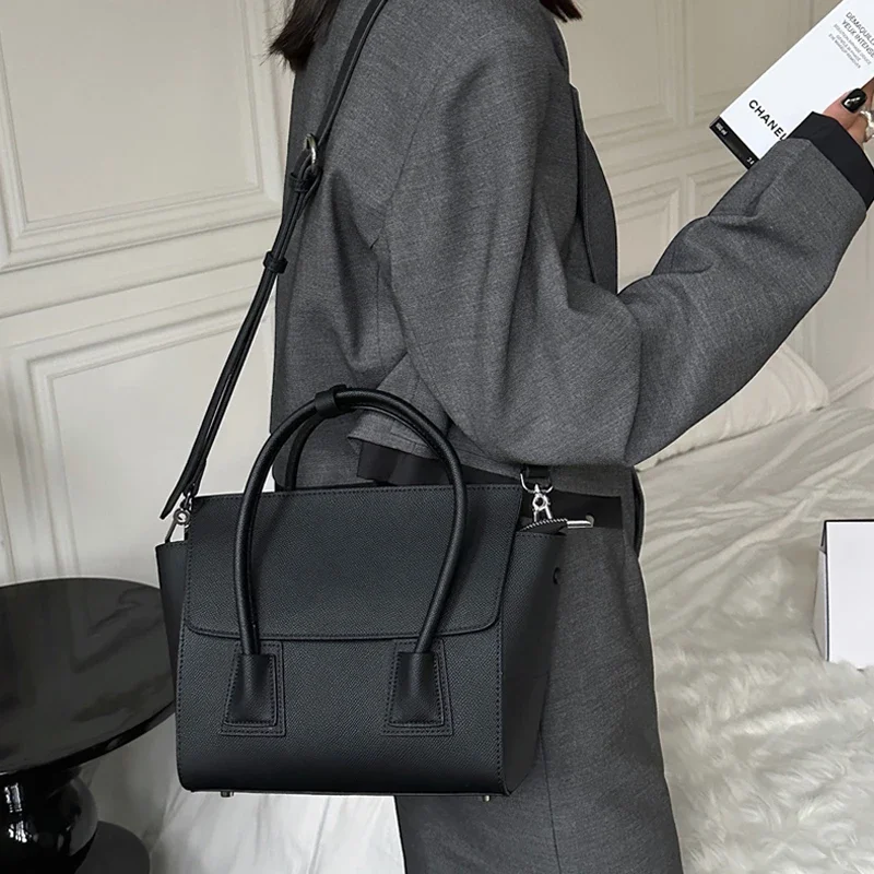 Women Cow Genuine Leather Shoulder Bag Ladies Retro Fashion Crossbody Bags Female Soft Natural Cowhide Durable Handbags for Lady
Women Cow Genuine Leather Shoulder Bag Ladies Retro Fashion Crossbody Bags Female Soft Natural Cowhide Durable Handbags for Lady