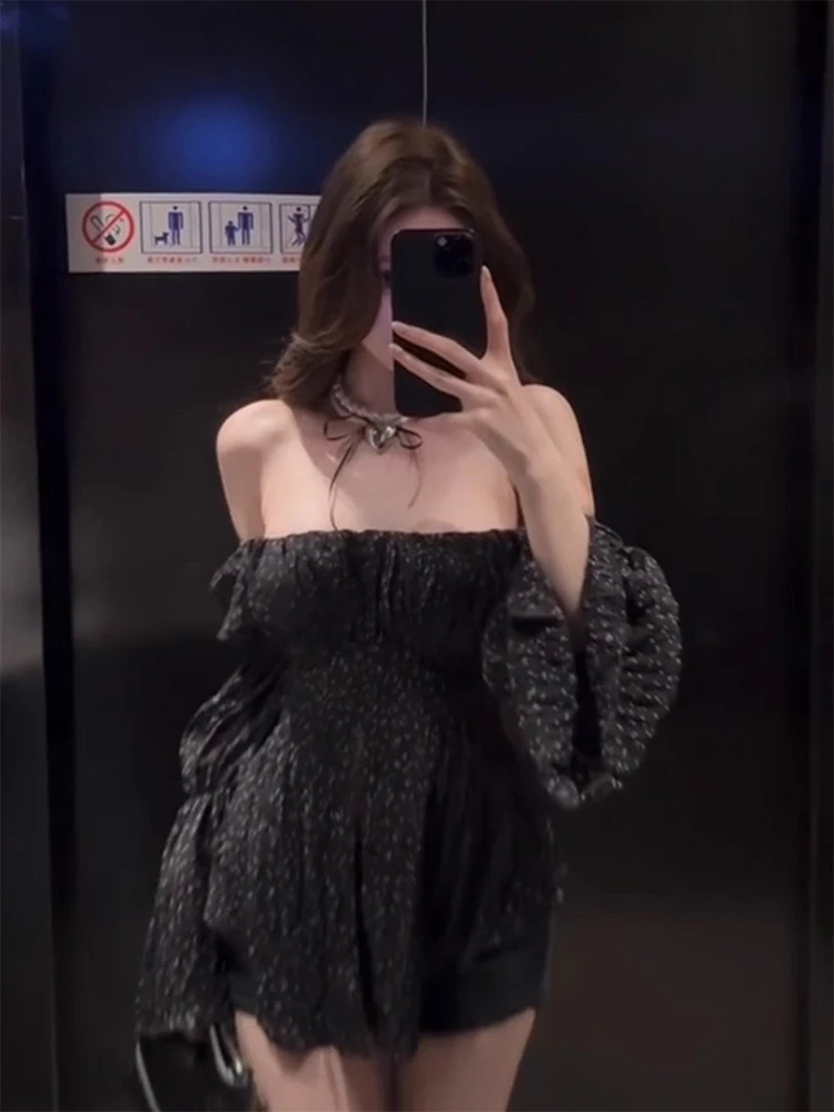 Black Bell Sleeve Top And High Waist Shorts Two Piece Set for Women Elegant Vintage Design Casual Fashion Autumn Collection
Black Bell Sleeve Top And High Waist Shorts Two Piece Set for Women Elegant Vintage Design Casual Fashion Autumn Collection