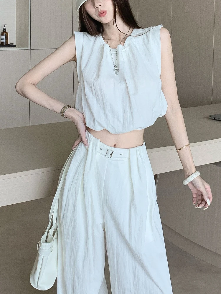 Design sense niche casual fashion set women's summer sloping shoulder camisole short top high waist wide leg pants 2piece set
Design sense niche casual fashion set women's summer sloping shoulder camisole short top high waist wide leg pants 2piece set