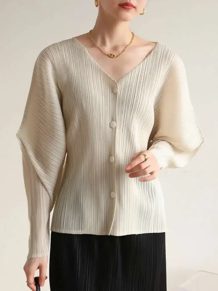 Miyake Summer 2025 Single-breasted Hundred Women's Clothing Pleated V-neck Shirt Women's Solid Colour Fashion Casual Full Sleeve
Miyake Summer 2025 Single-breasted Hundred Women's Clothing Pleated V-neck Shirt Women's Solid Colour Fashion Casual Full Sleeve
