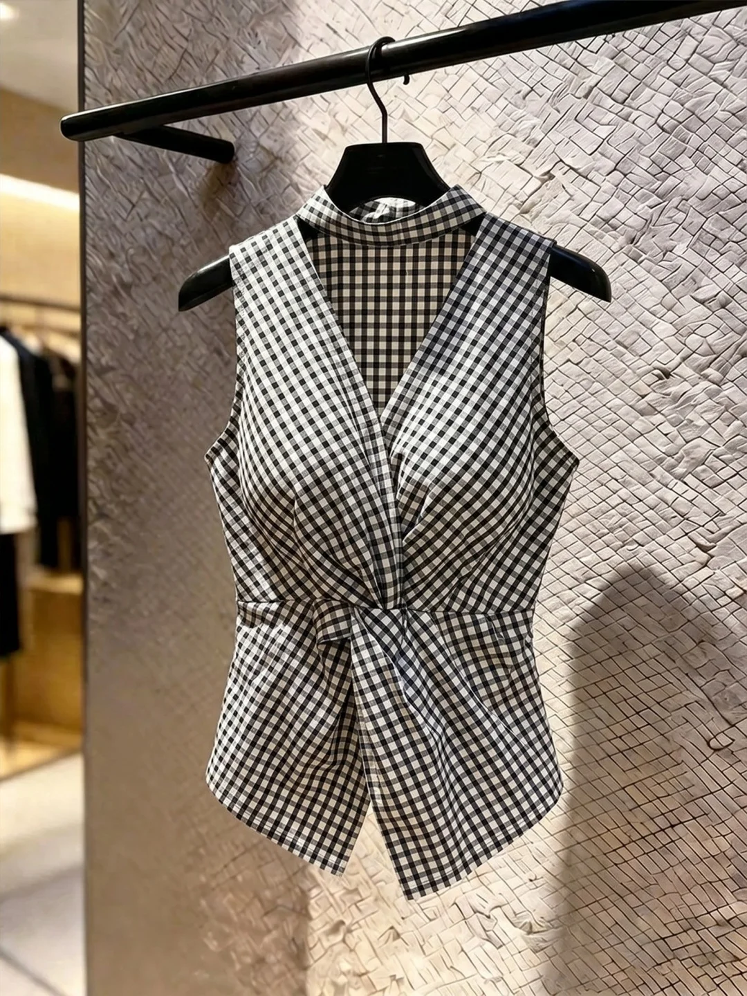 Elegant Plaid Knotless Sleeveless Vest Women's Fashionable Versatile Top Summer Beautiful Stylish Korean Style Slim Fit
Elegant Plaid Knotless Sleeveless Vest Women's Fashionable Versatile Top Summer Beautiful Stylish Korean Style Slim Fit