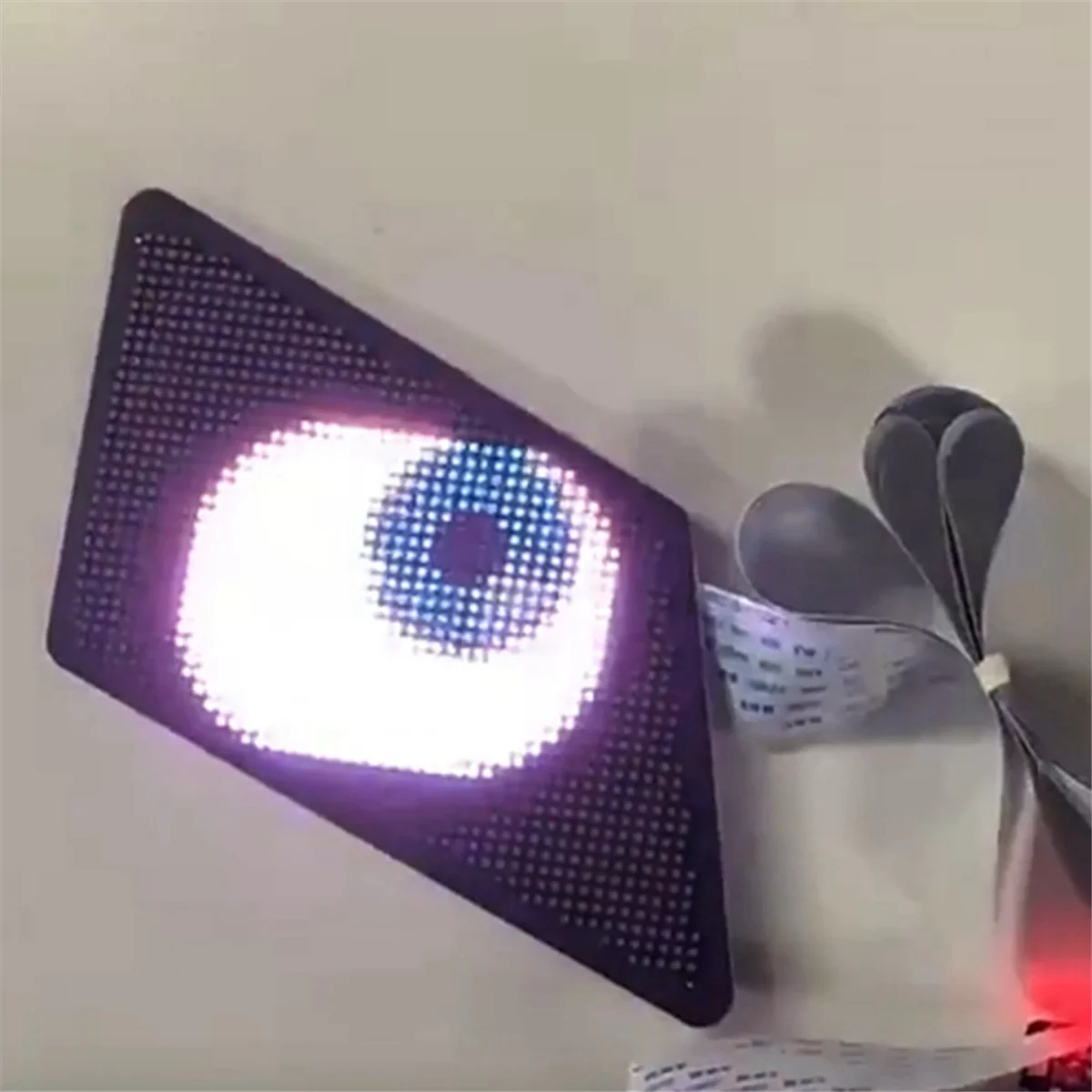Инновационная светодиодная панель дисплея Devil's Eyes 12 В с мнущим экраном для автомобиля
Инновационная светодиодная панель дисплея Devil's Eyes 12 В с мнущим экраном для автомобиля