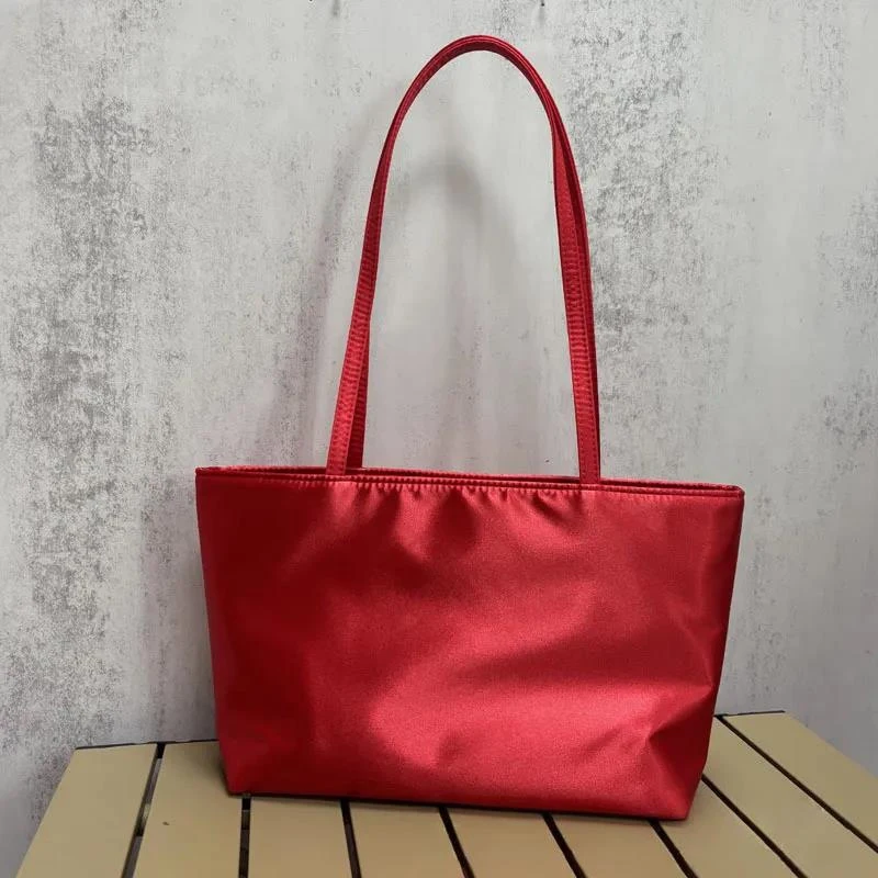 New Tote Bag For Women - Large Capacity, Casual Shopping Bag, Single Shoulder Bag, Simple Crossbody Tote Bag
New Tote Bag For Women - Large Capacity, Casual Shopping Bag, Single Shoulder Bag, Simple Crossbody Tote Bag