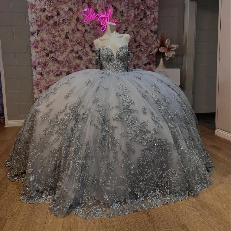 Luxury Silvery Mexican Quinceanera Dressess Off The Shoulder Sequin Applique Lace vestido 15 De Corset Party Lace Up Sweet 16
Luxury Silvery Mexican Quinceanera Dressess Off The Shoulder Sequin Applique Lace vestido 15 De Corset Party Lace Up Sweet 16