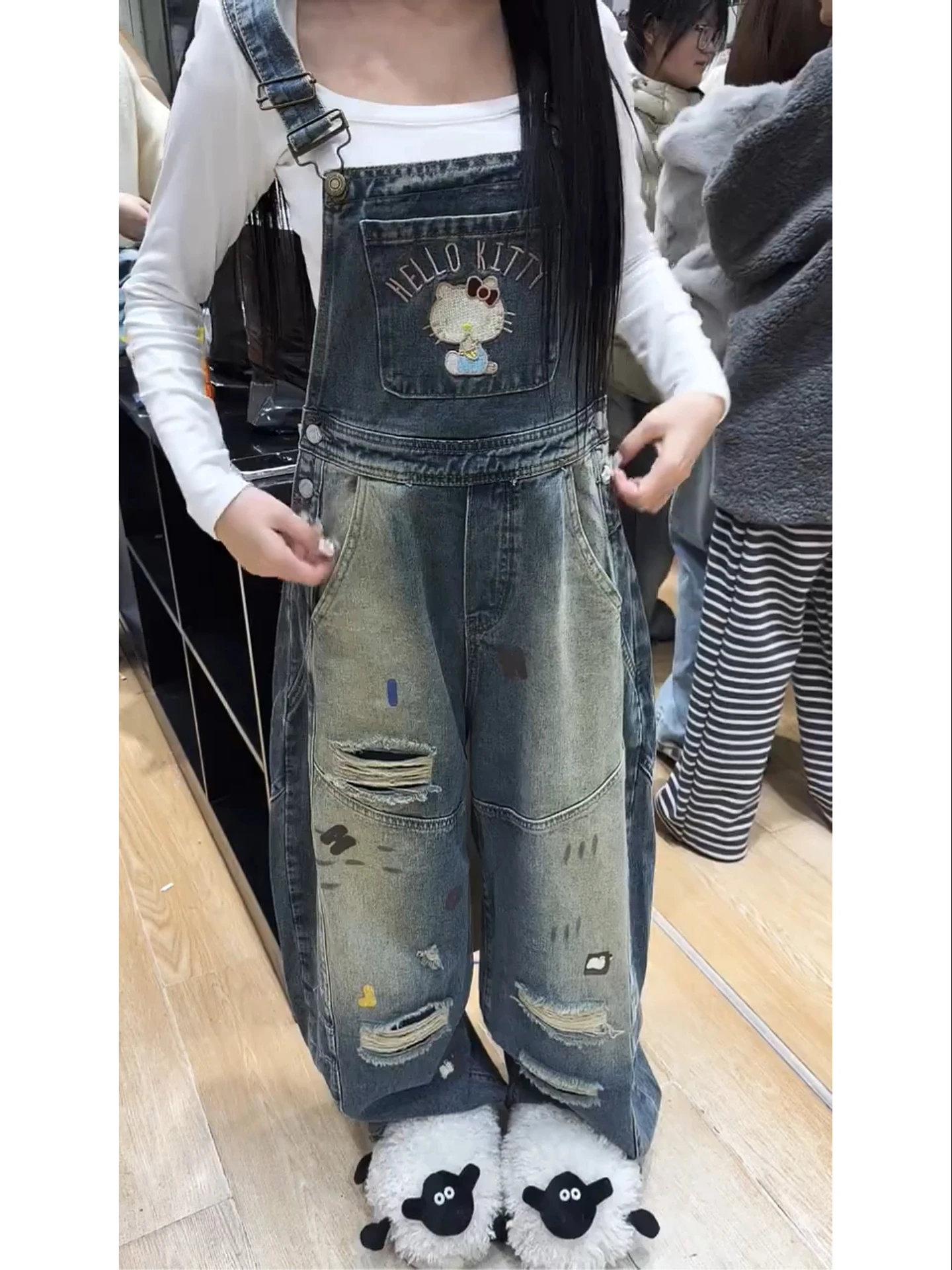 Loose Wide Leg Denim Overalls Women's Design Sense Retro Washed Splashed Ink Cartoon Embroidery plus Size Floor Length Pants
Loose Wide Leg Denim Overalls Women's Design Sense Retro Washed Splashed Ink Cartoon Embroidery plus Size Floor Length Pants