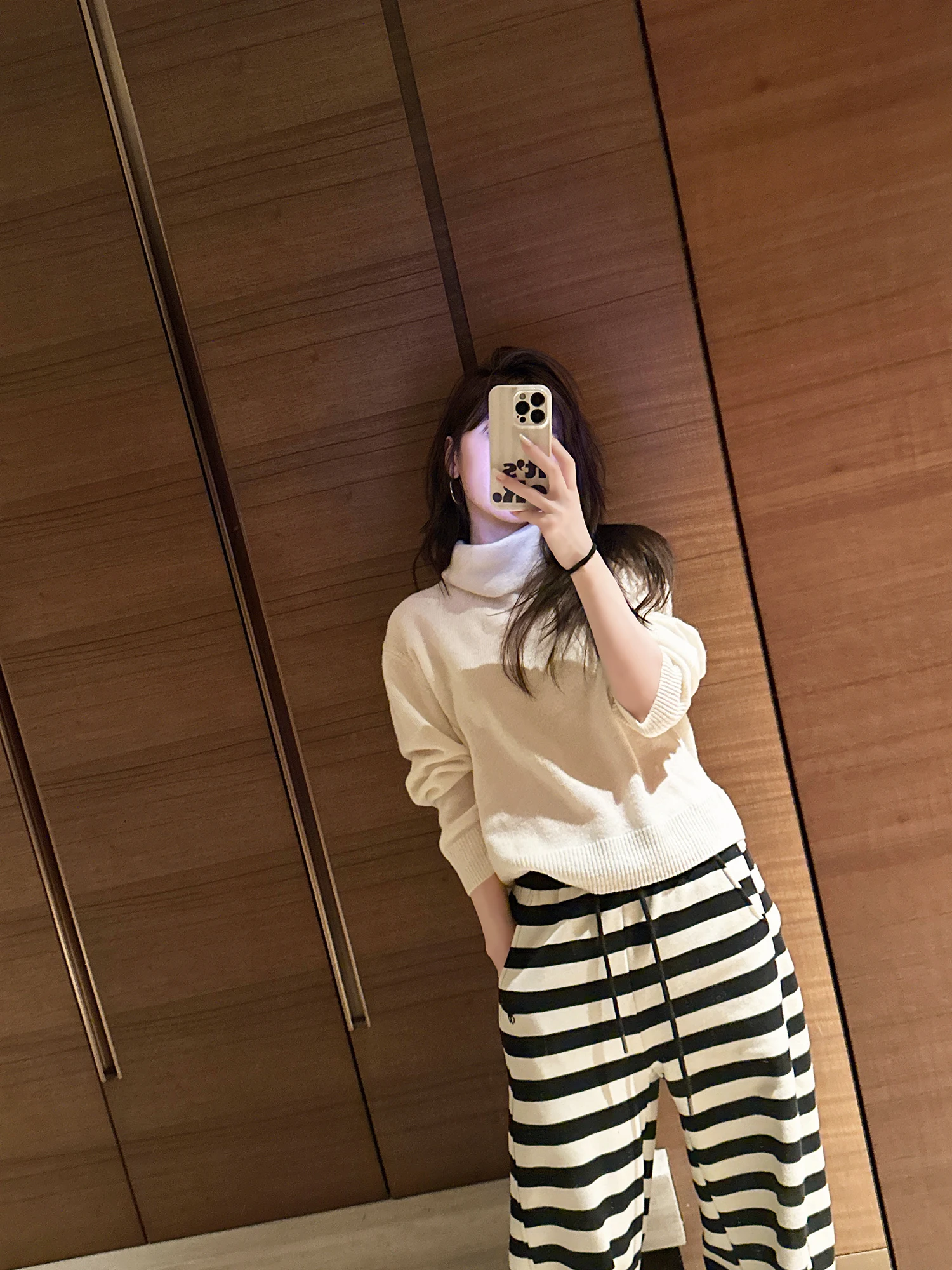 Мягкий уютный шерстяной вязаный свитер с отложным воротником, элегантный, однотонный, женский, модный, зимний, производство Китай
Мягкий уютный шерстяной вязаный свитер с отложным воротником, элегантный, однотонный, женский, модный, зимний, производство Китай