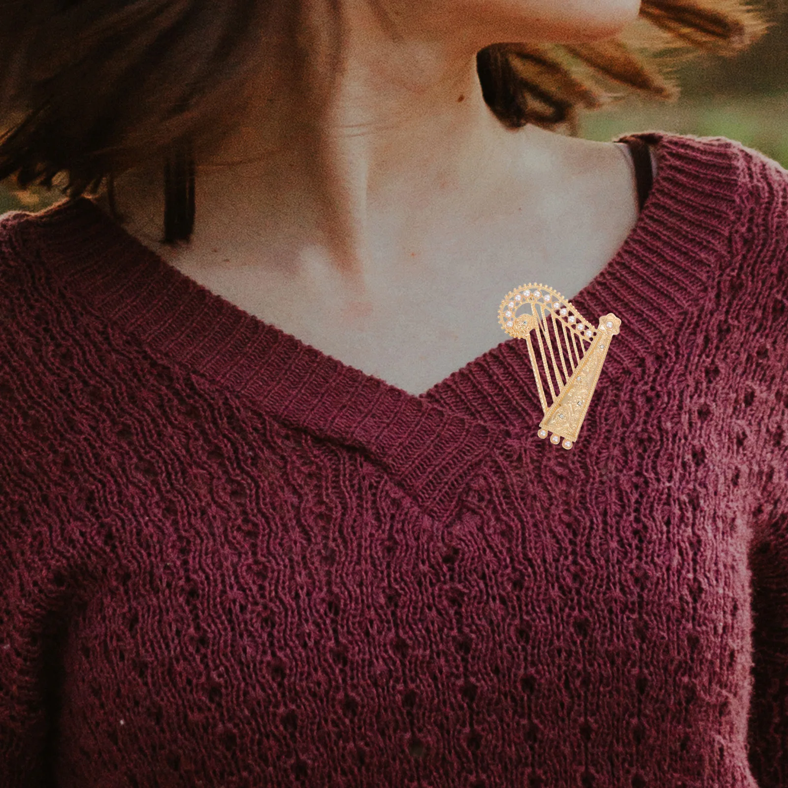 Harp Brooch Instrument Pin Hollow Out Music Accessories Lapel Pins Women Clothes Decorative Brooches For Dresses
Harp Brooch Instrument Pin Hollow Out Music Accessories Lapel Pins Women Clothes Decorative Brooches For Dresses